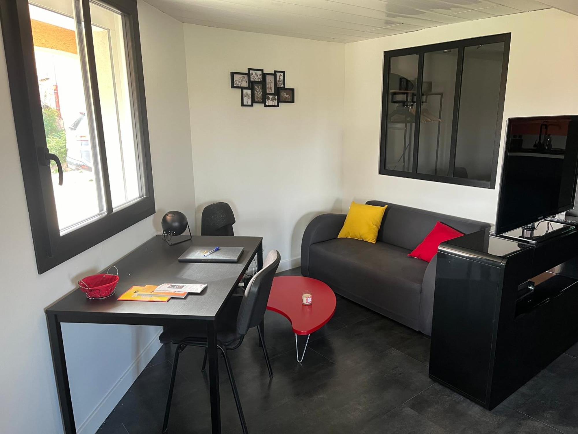 Comme Dans Un Ecrin - T2 De 50 M² Avec Jardin, Terrasse Et Piscine Lägenhet Vernaison Exteriör bild